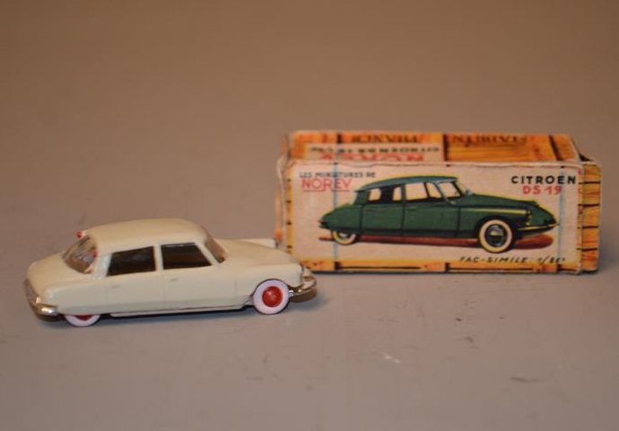 Microminiature Citroën 2 CV Par Norev - Échelle 1/86 - Modèle Occasion - Pour Collectionneurs