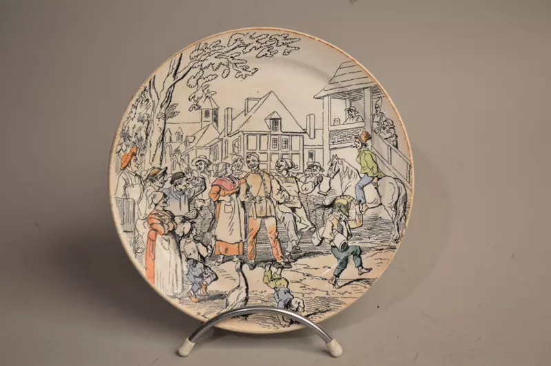 Creil Montereau - Assiette en Faïence Fine signée Hamley