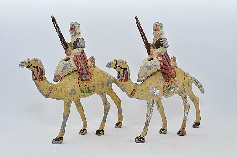 Soldat En Plomb Creux Vintage - Bédouin Avec Chameau - Cassé Avec Manques