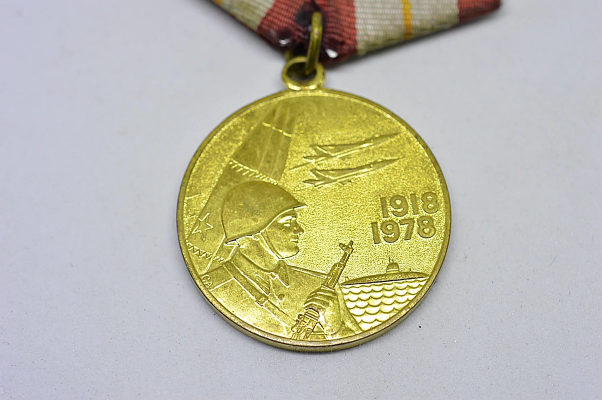 Médaille URSS 1967 - 50 Ans De La Révolution, 99 Mm En Aluminium Plaqué - XXe Siècle, Collection